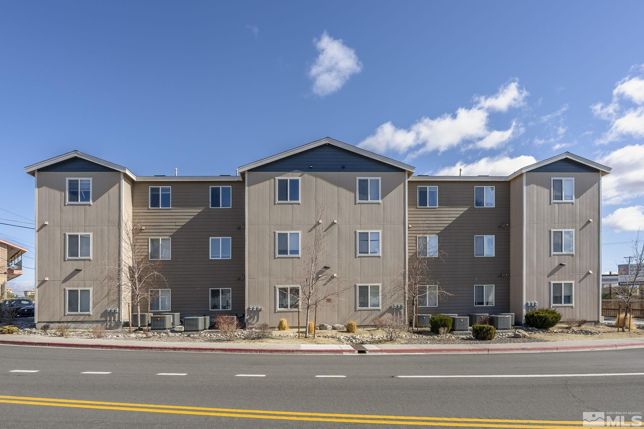 15 Gentry Way, 12 units