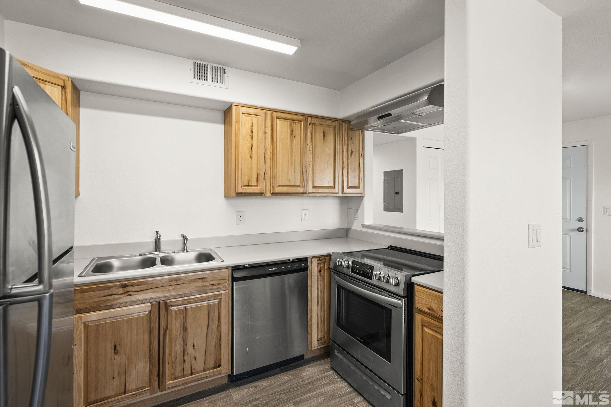 15 Gentry Way, 12 units