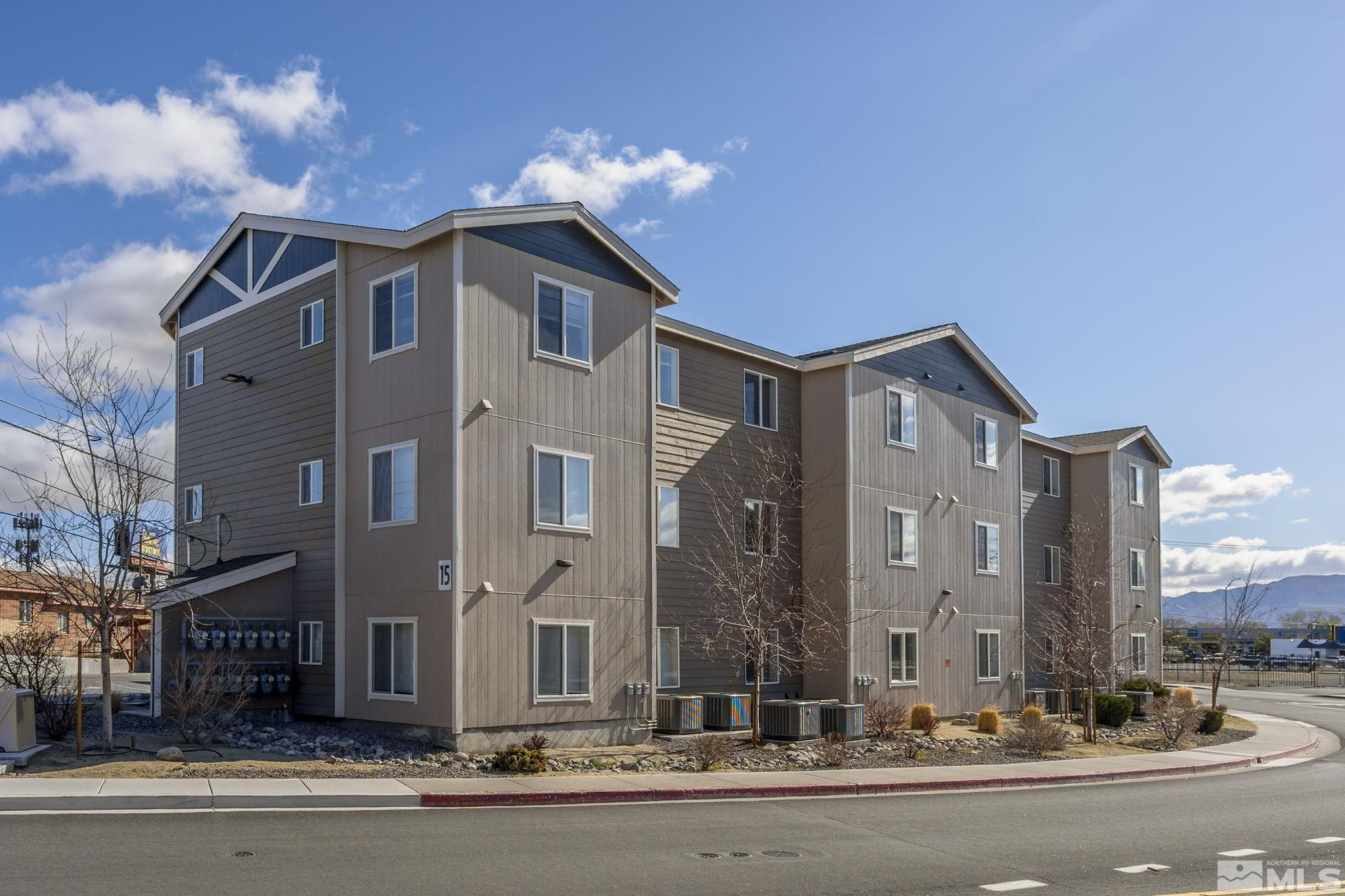15 Gentry Way, 12 units