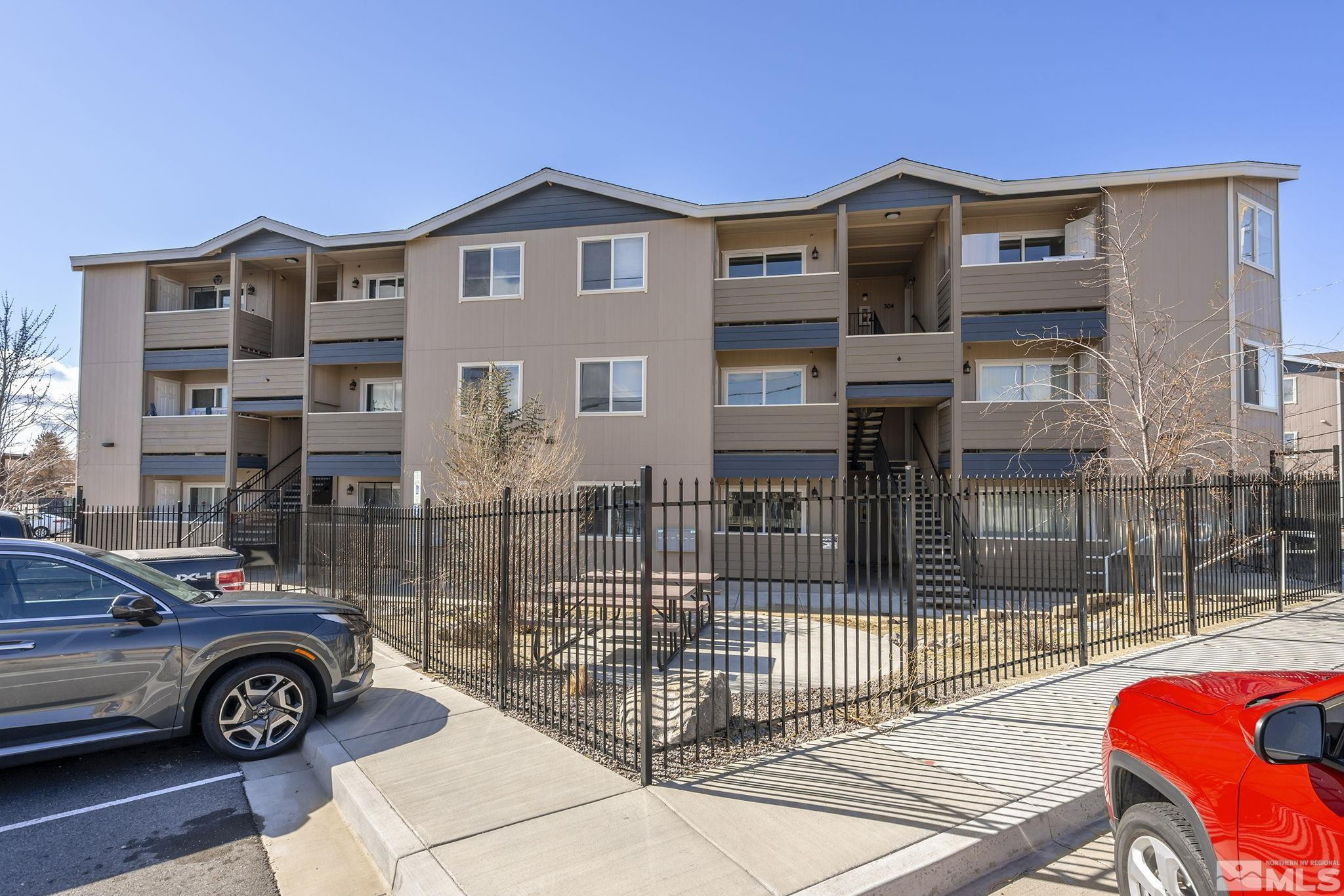 15 Gentry Way, 12 units