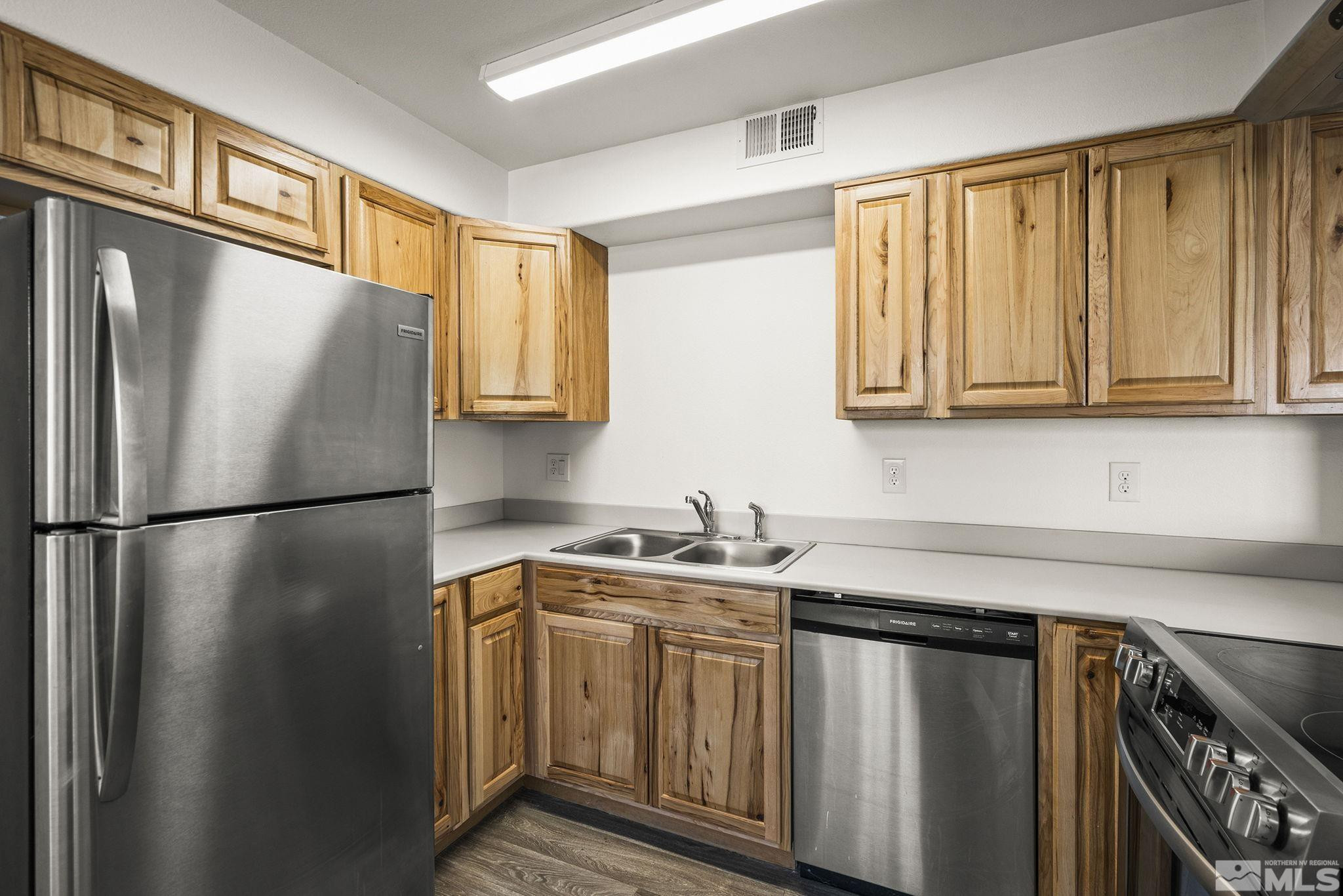 15 Gentry Way, 12 units