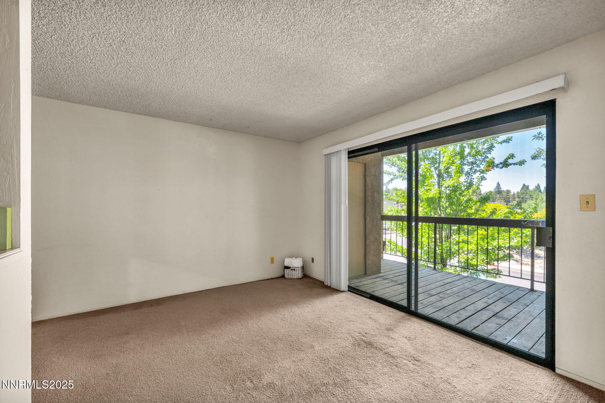 2955 Lakeside Drive, 203