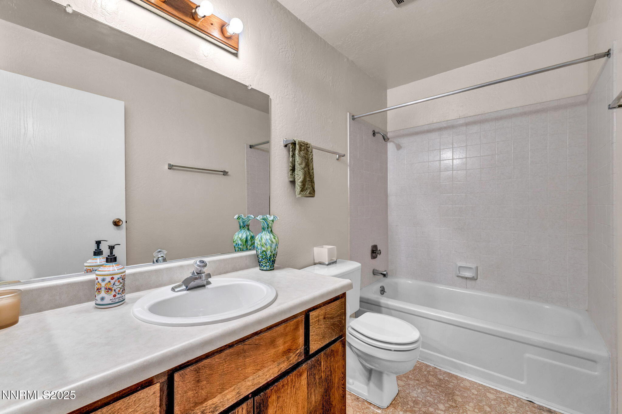 2955 Lakeside Drive, 203
