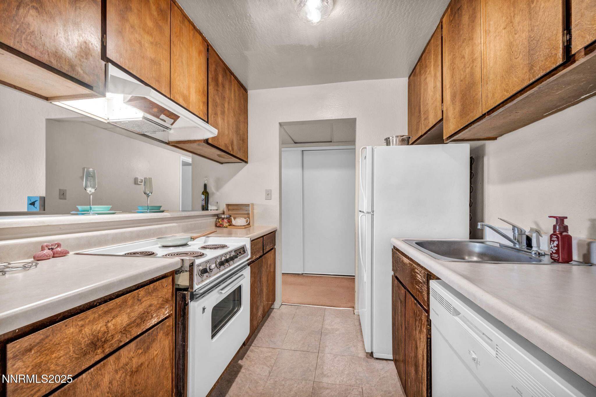 2955 Lakeside Drive, 203