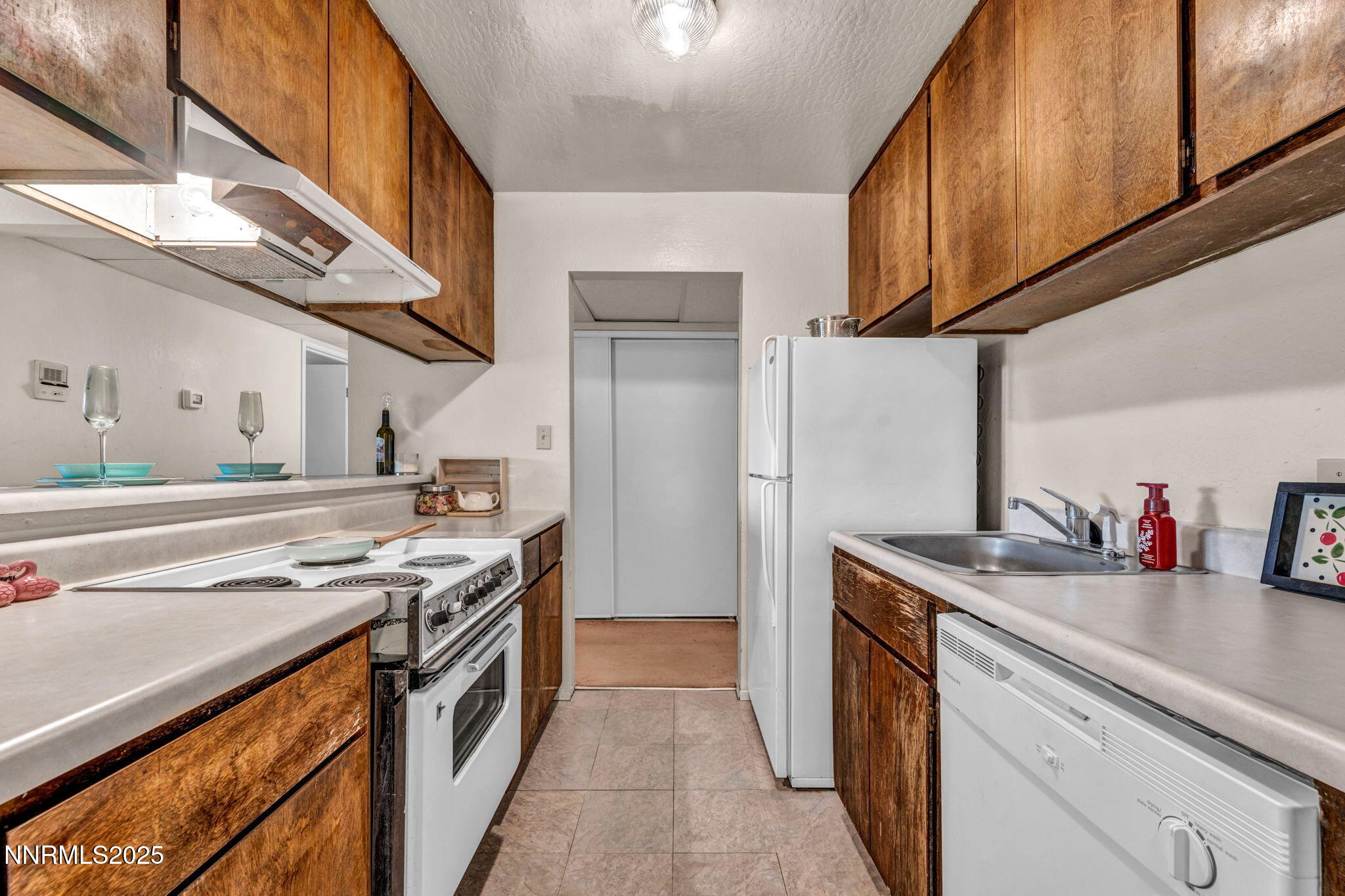 2955 Lakeside Drive, 203