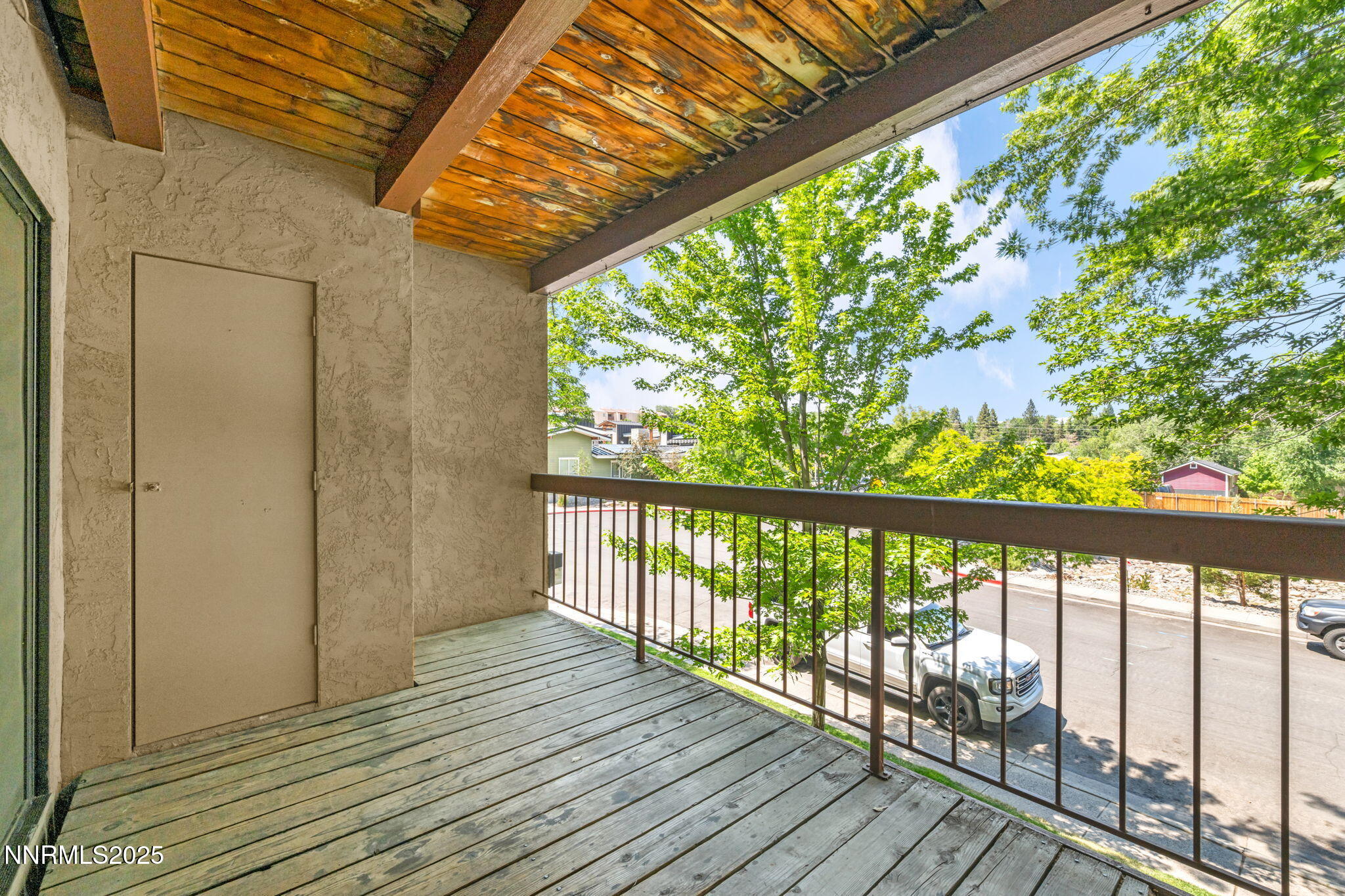 2955 Lakeside Drive, 203