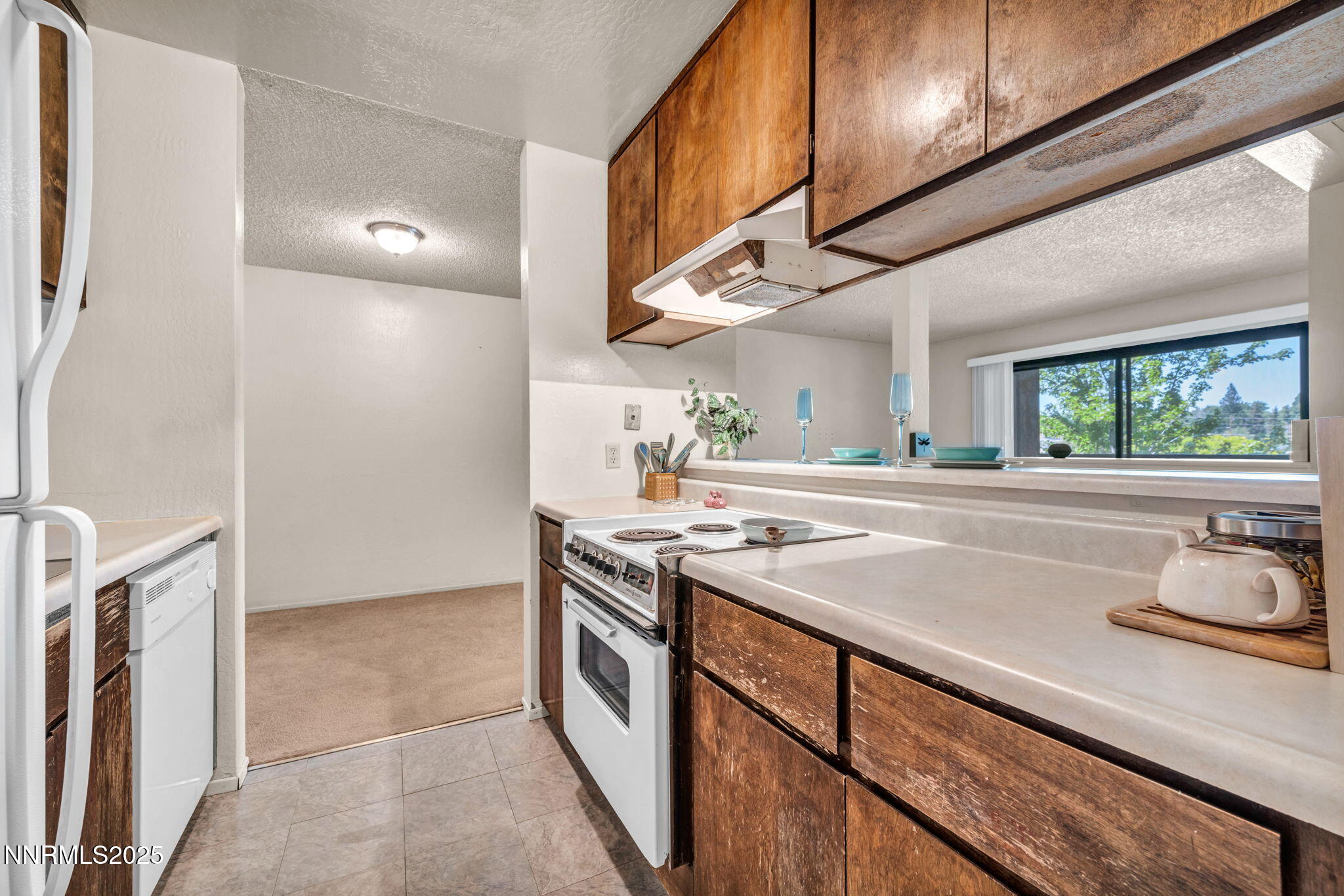 2955 Lakeside Drive, 203