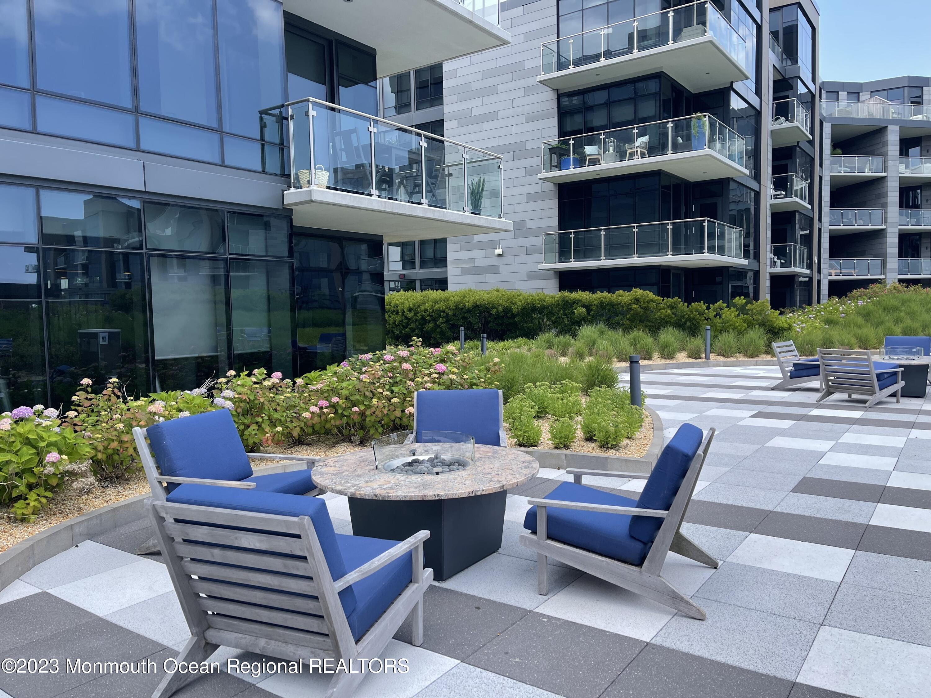 15 Morris Avenue, 502
