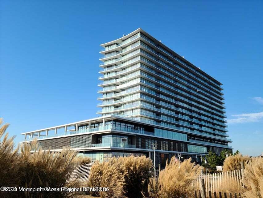 1101 Ocean Avenue, 909