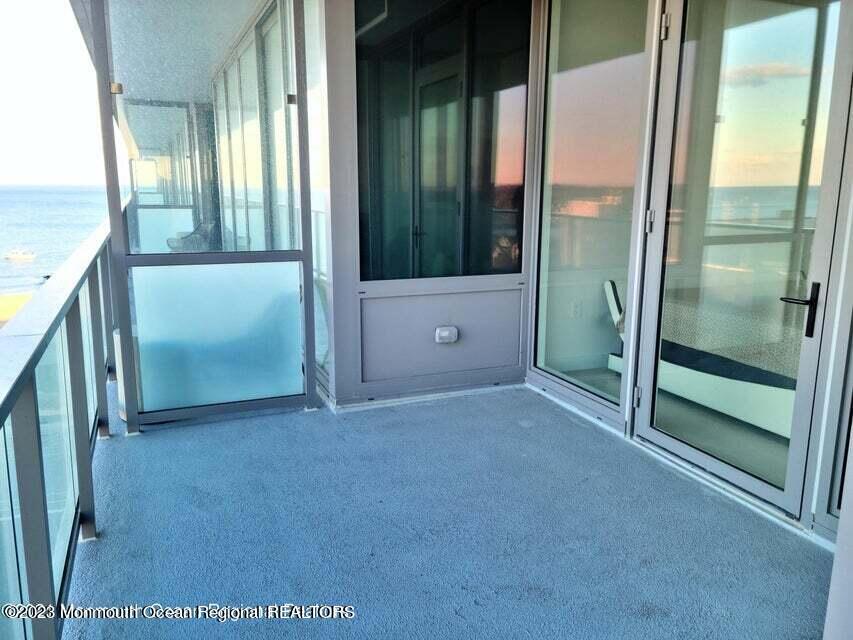 1101 Ocean Avenue, 909