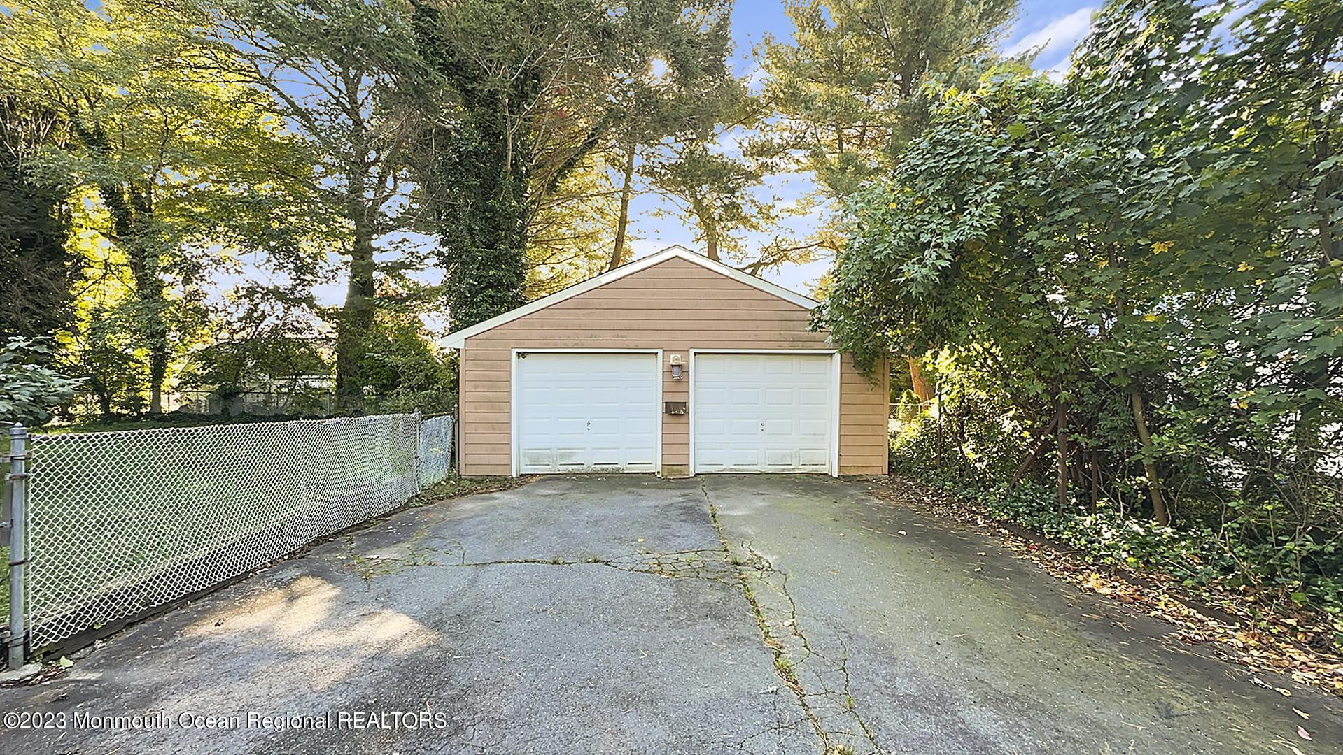 24 Comanche Drive