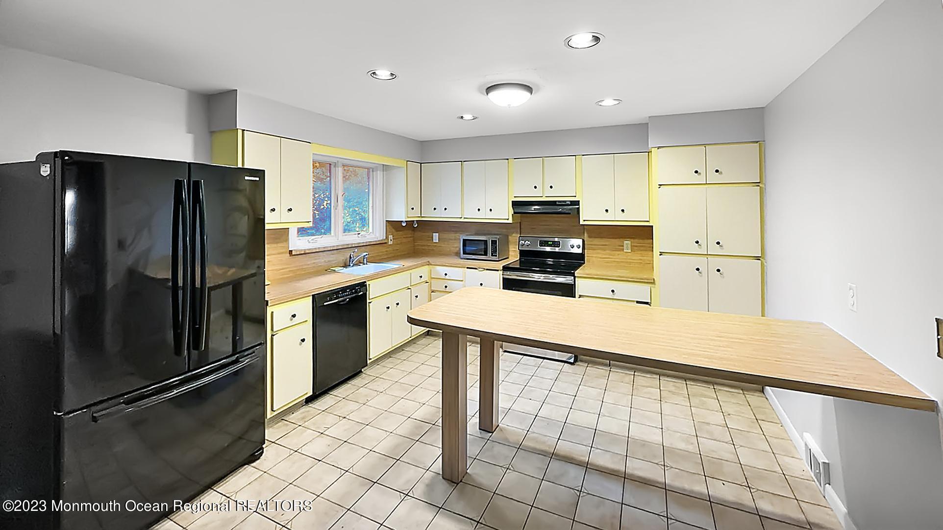 24 Comanche Drive