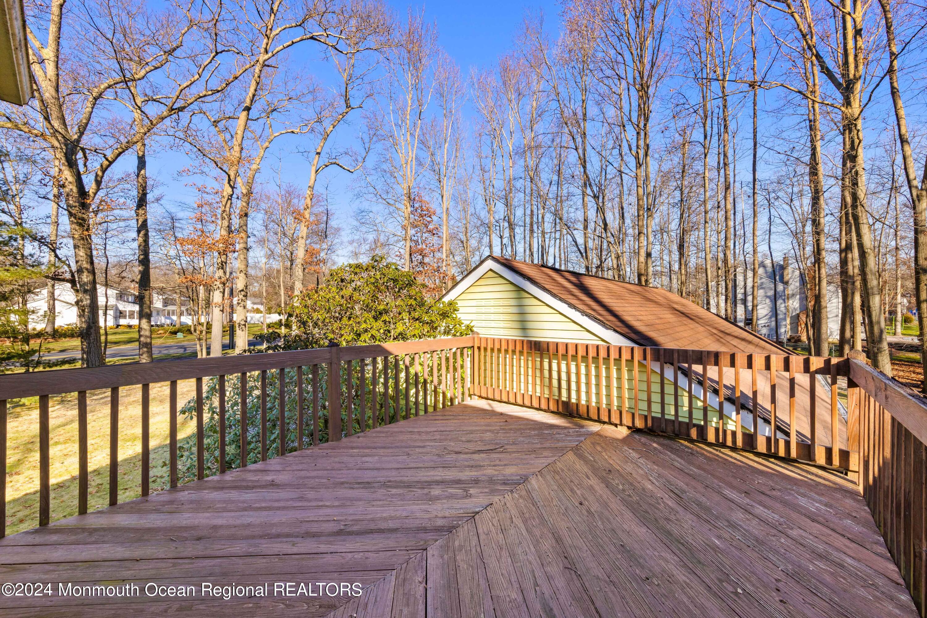 2 Woodland Circle