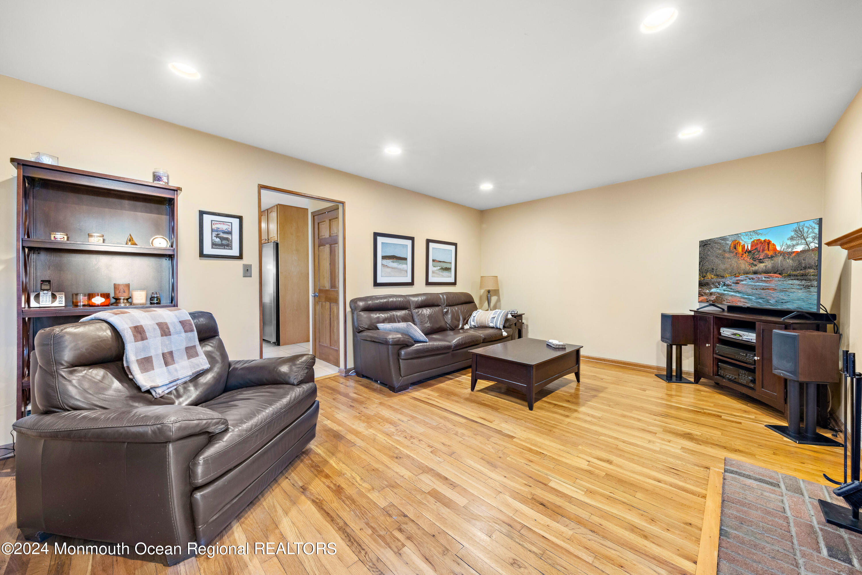2 Woodland Circle