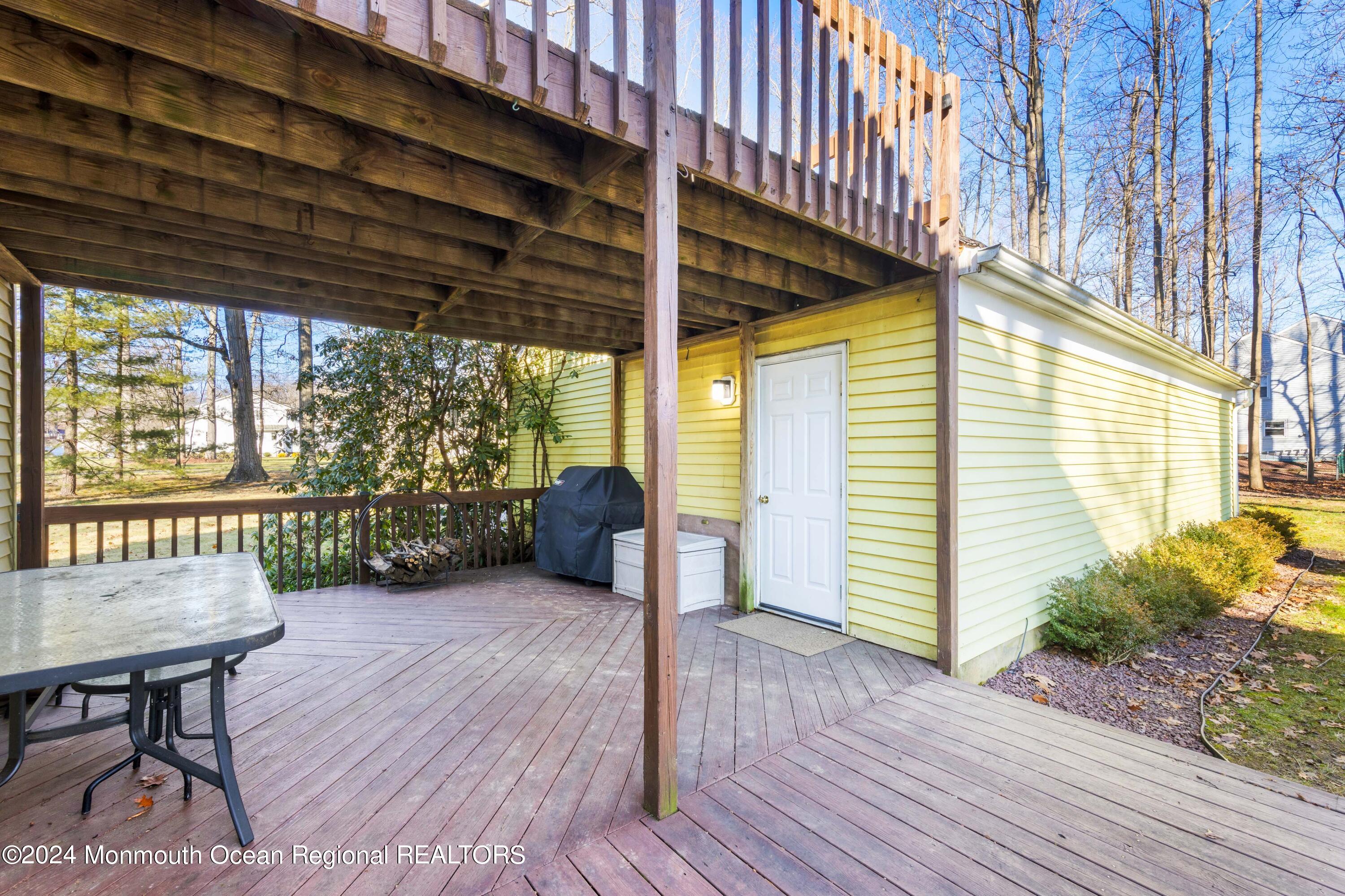 2 Woodland Circle