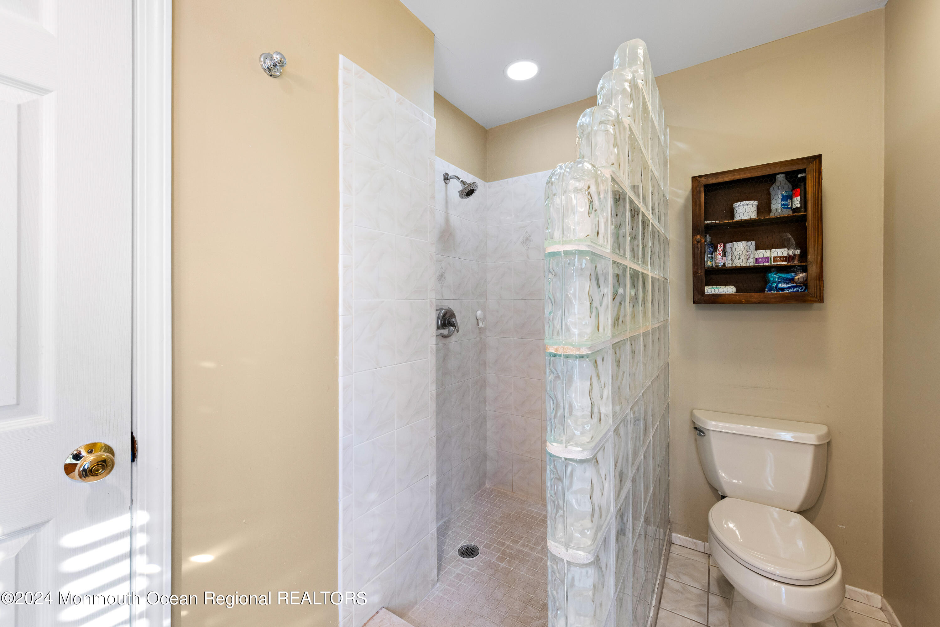 2 Woodland Circle