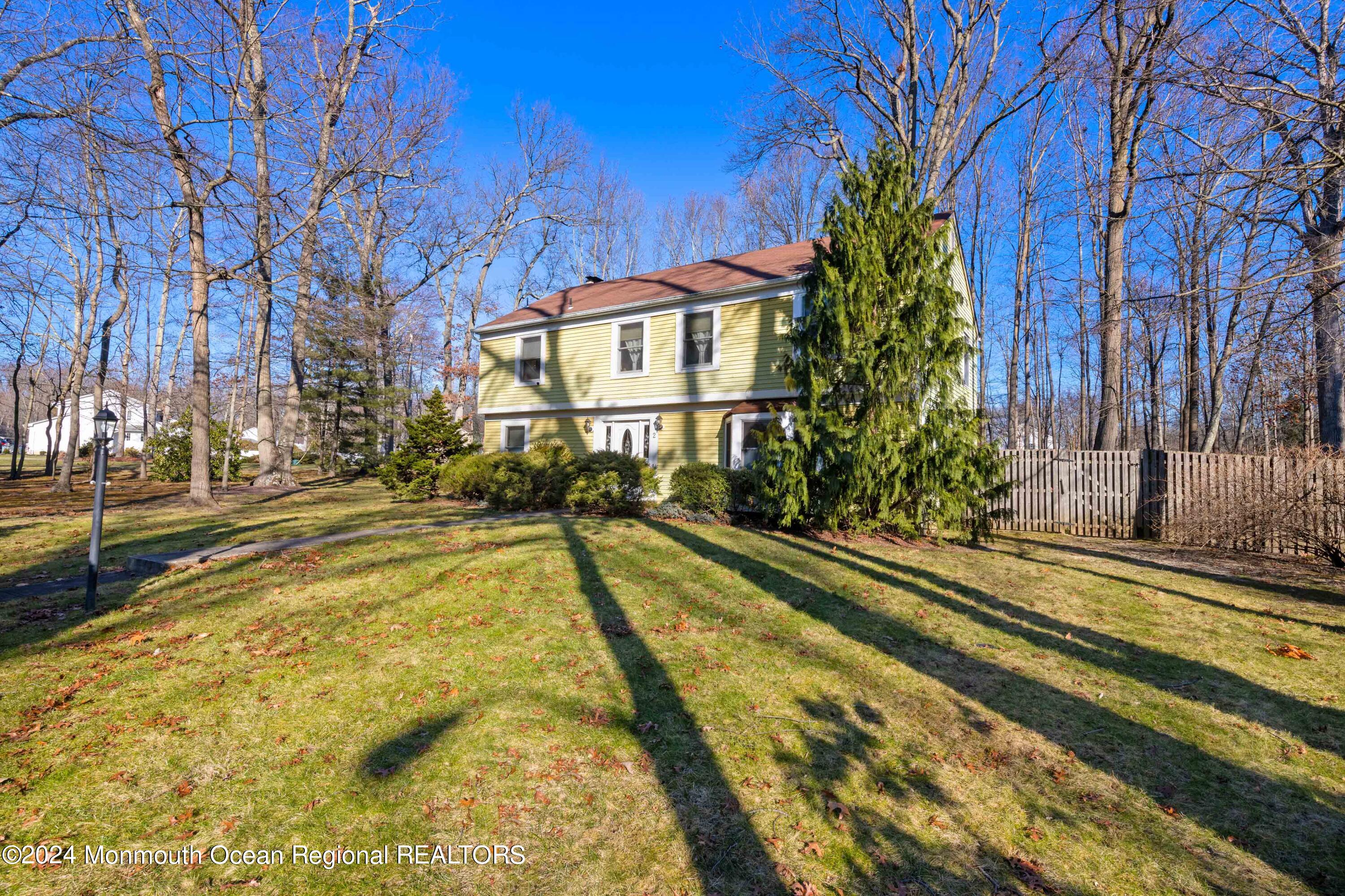2 Woodland Circle