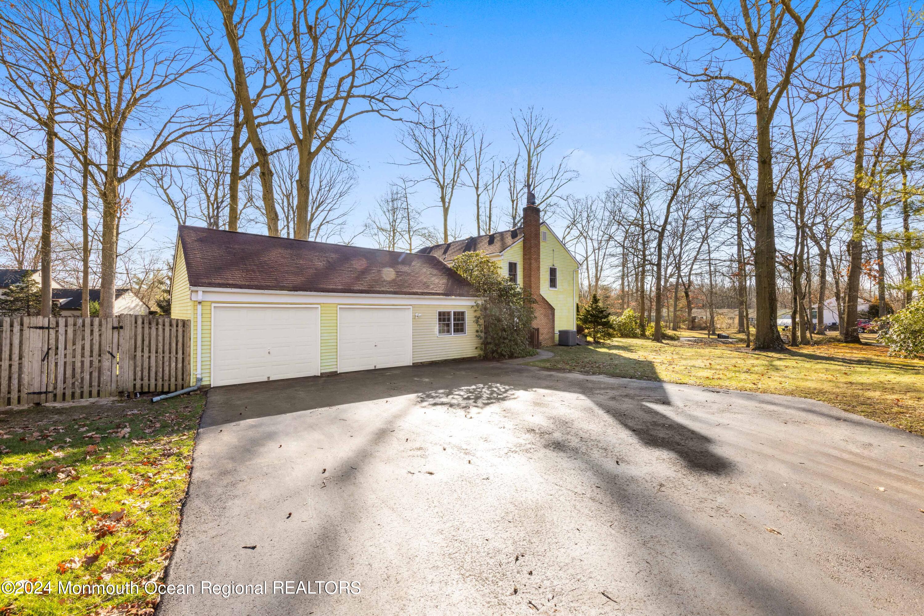 2 Woodland Circle