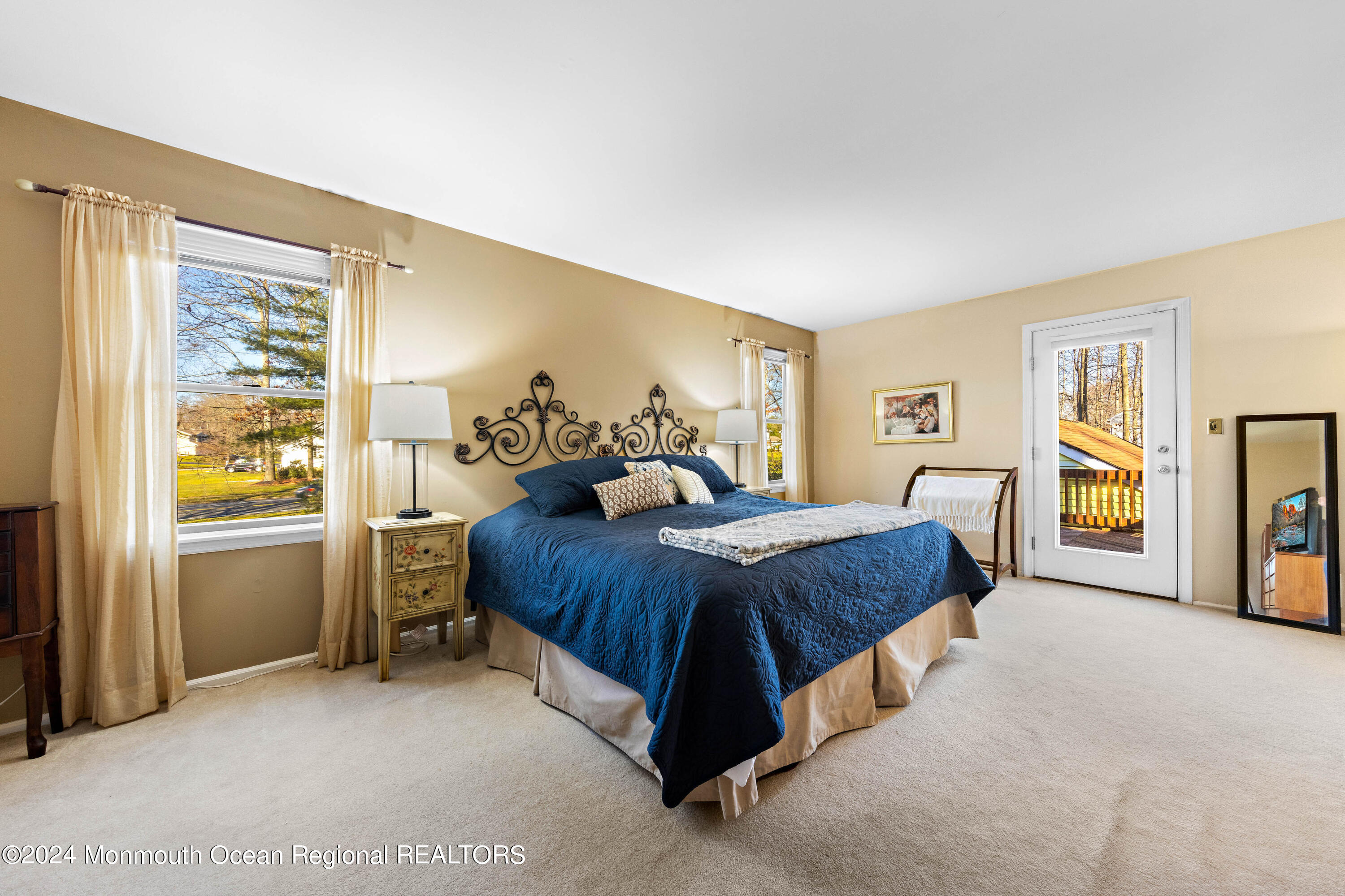 2 Woodland Circle