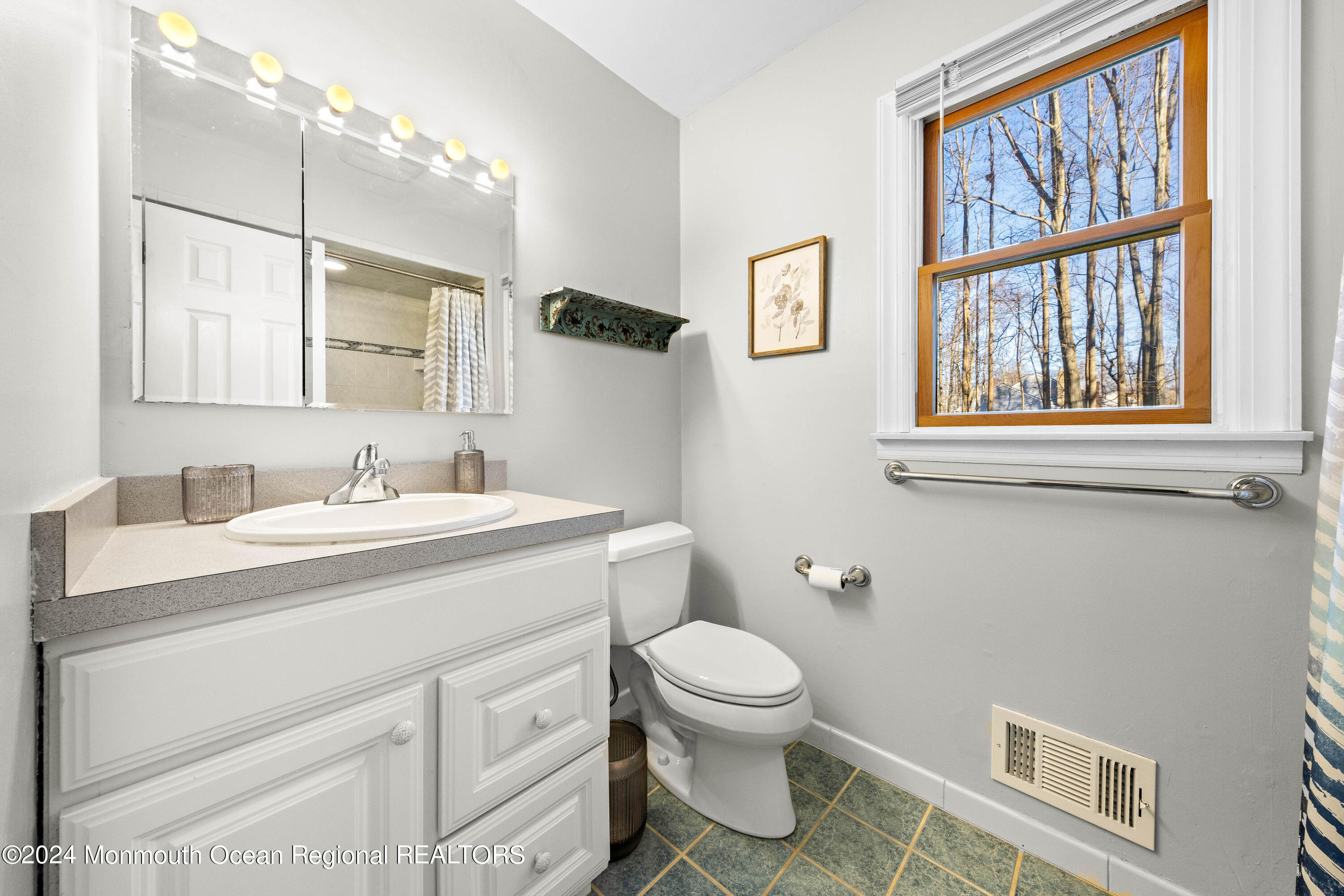 2 Woodland Circle