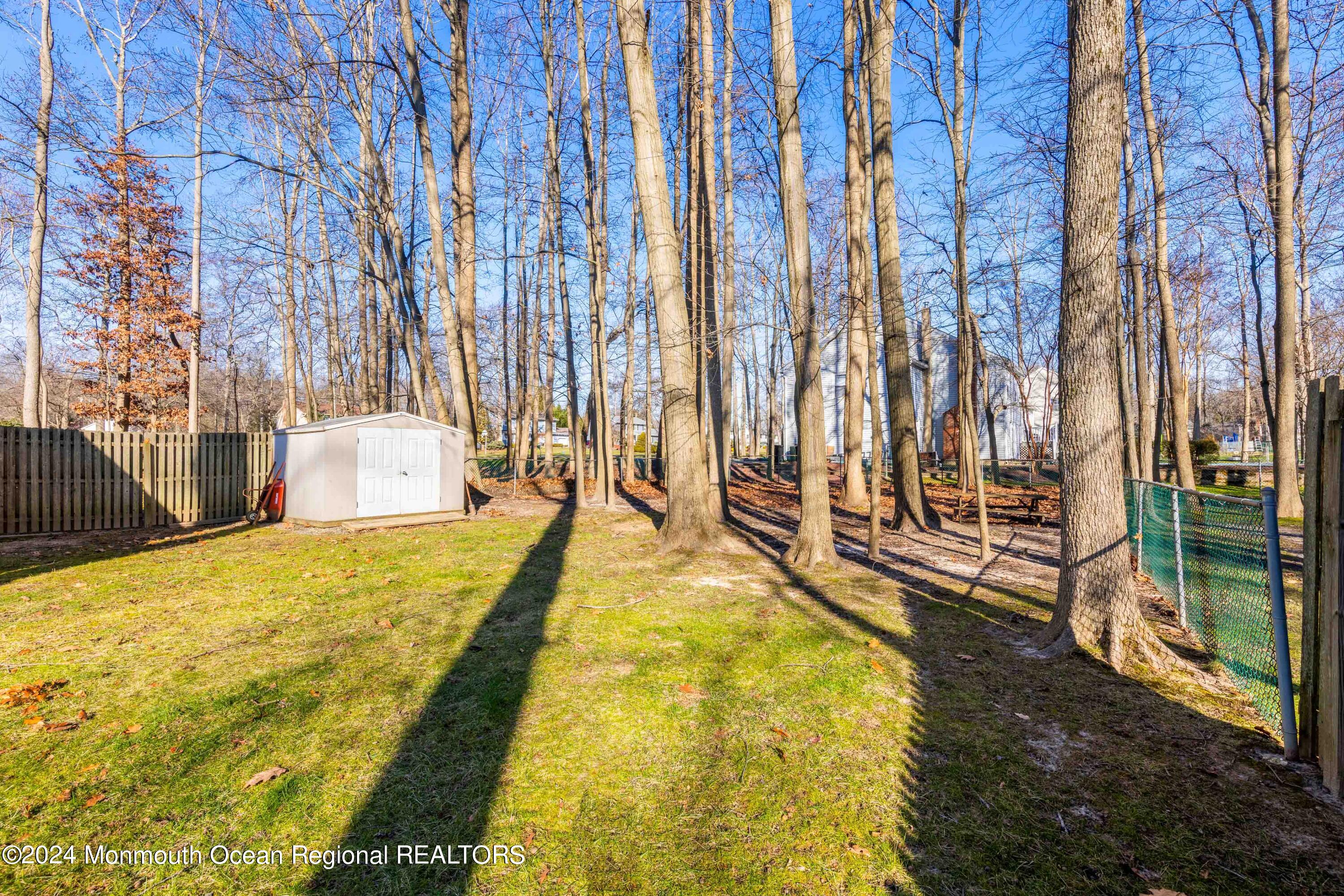 2 Woodland Circle
