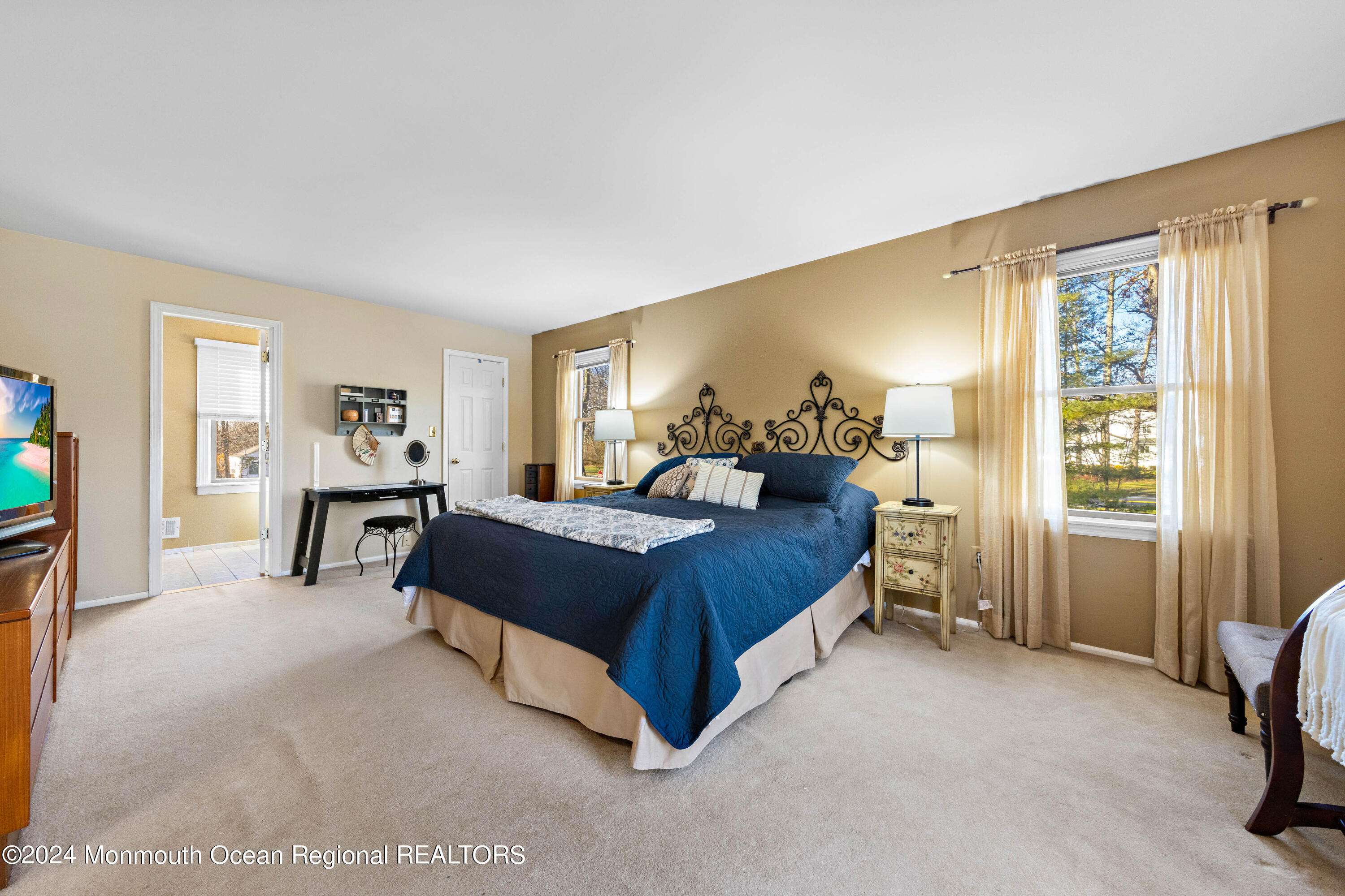 2 Woodland Circle