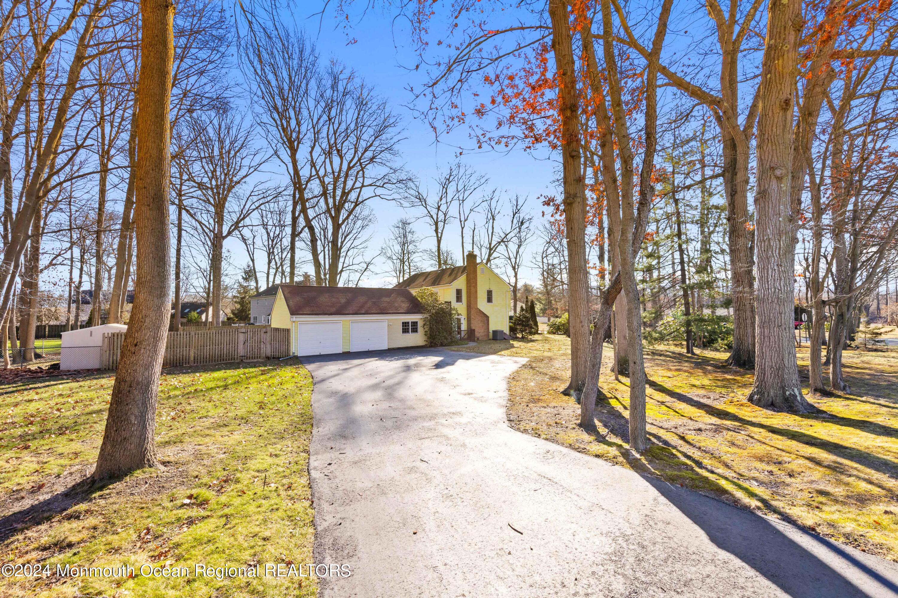 2 Woodland Circle