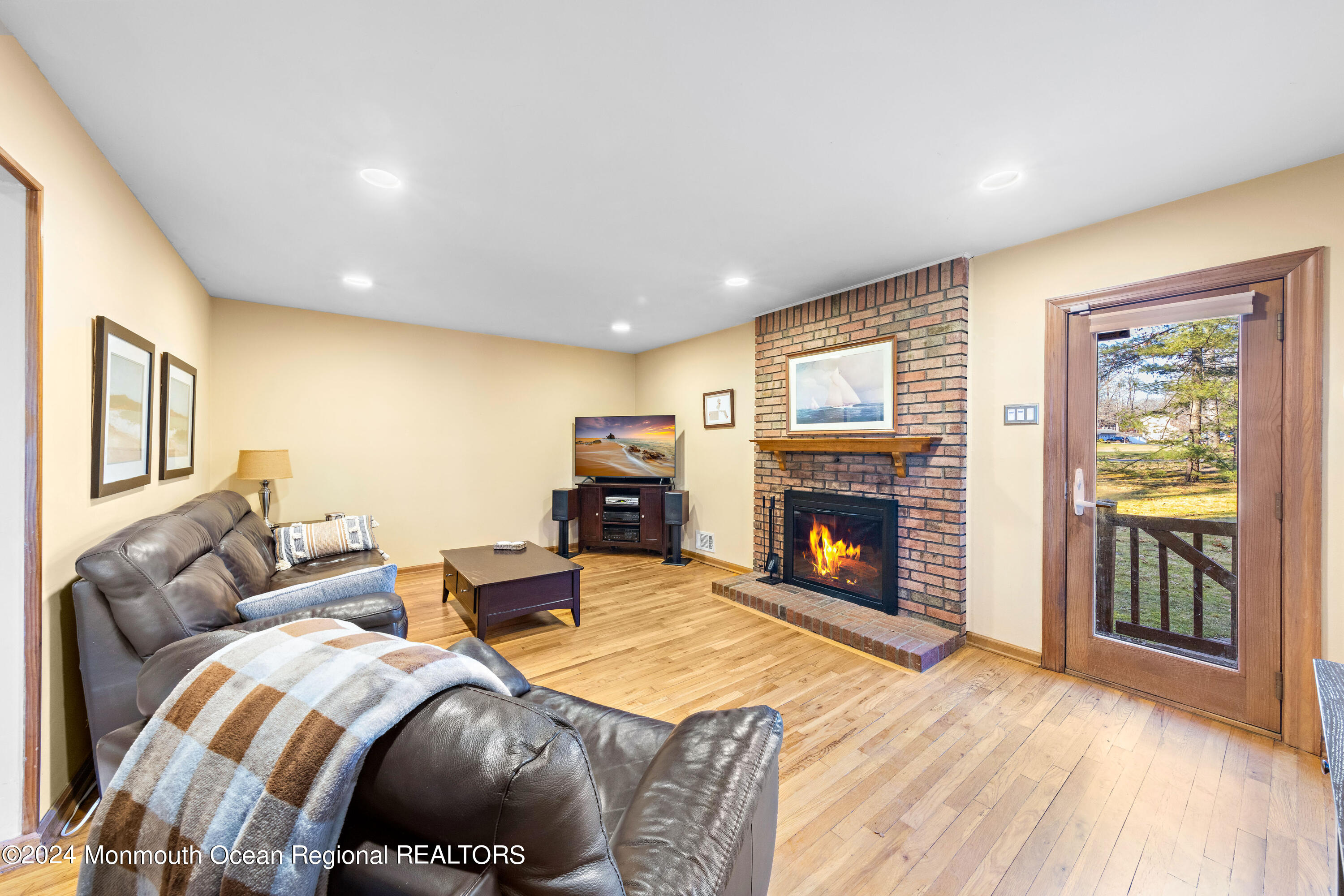 2 Woodland Circle