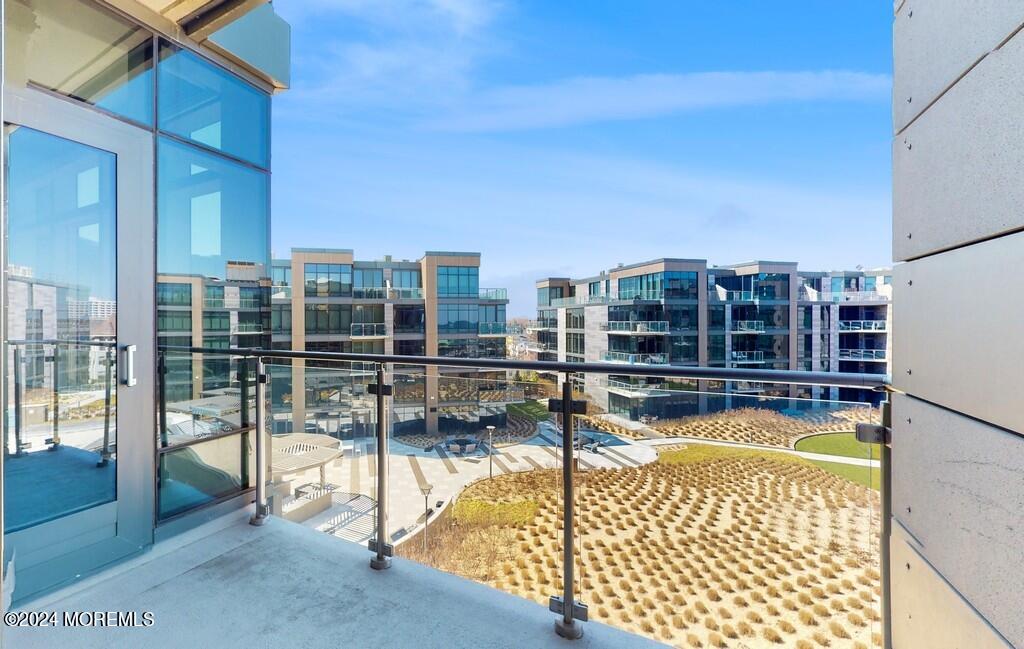 15 Morris Avenue, 509