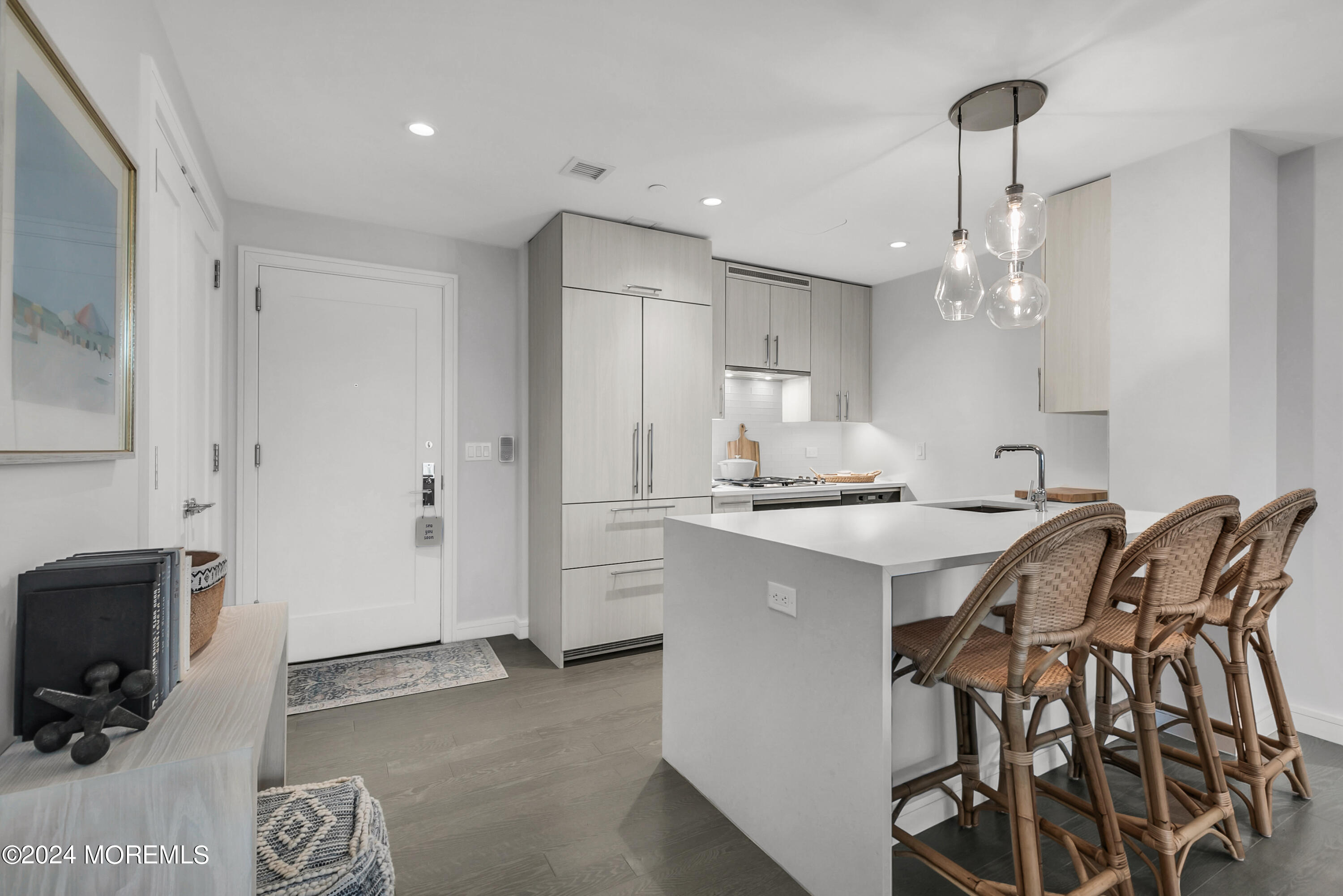 15 Morris Avenue, 604