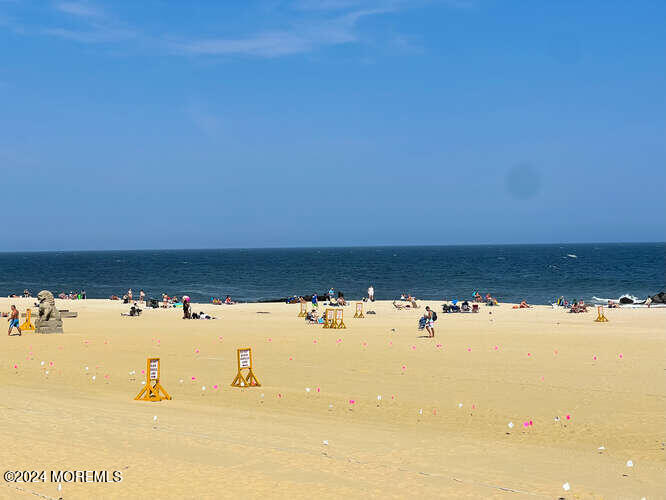 15 Morris Avenue, 604