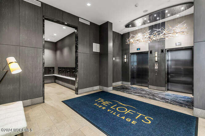 15 Morris Avenue, 604