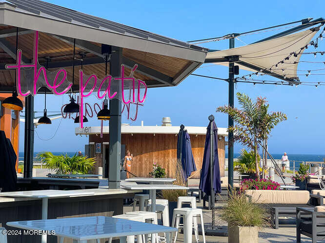 15 Morris Avenue, 604