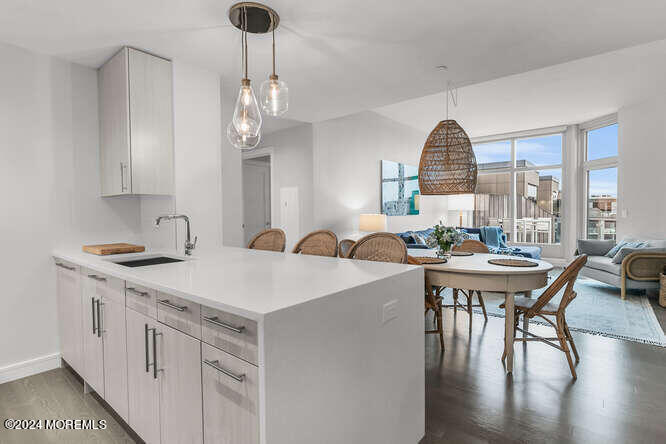 15 Morris Avenue, 604