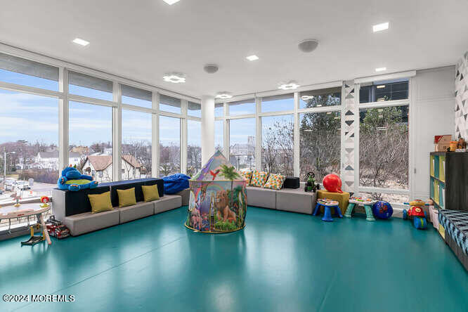 15 Morris Avenue, 604