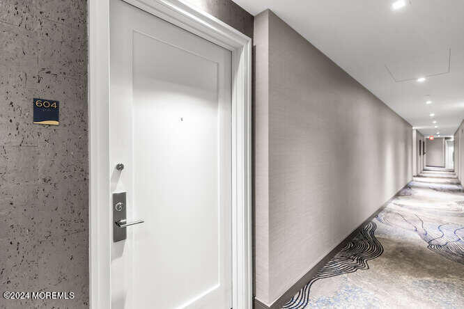 15 Morris Avenue, 604