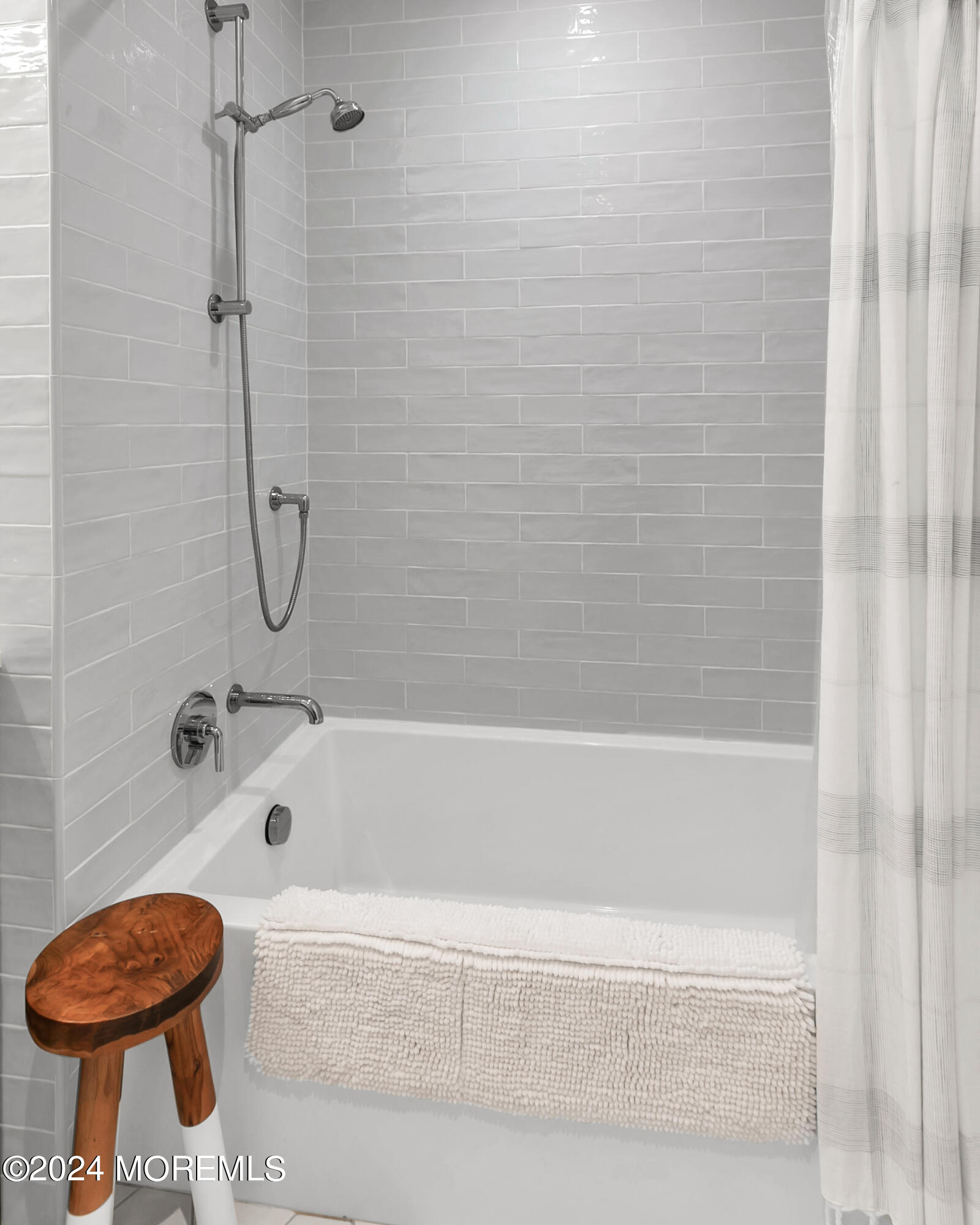 15 Morris Avenue, 604