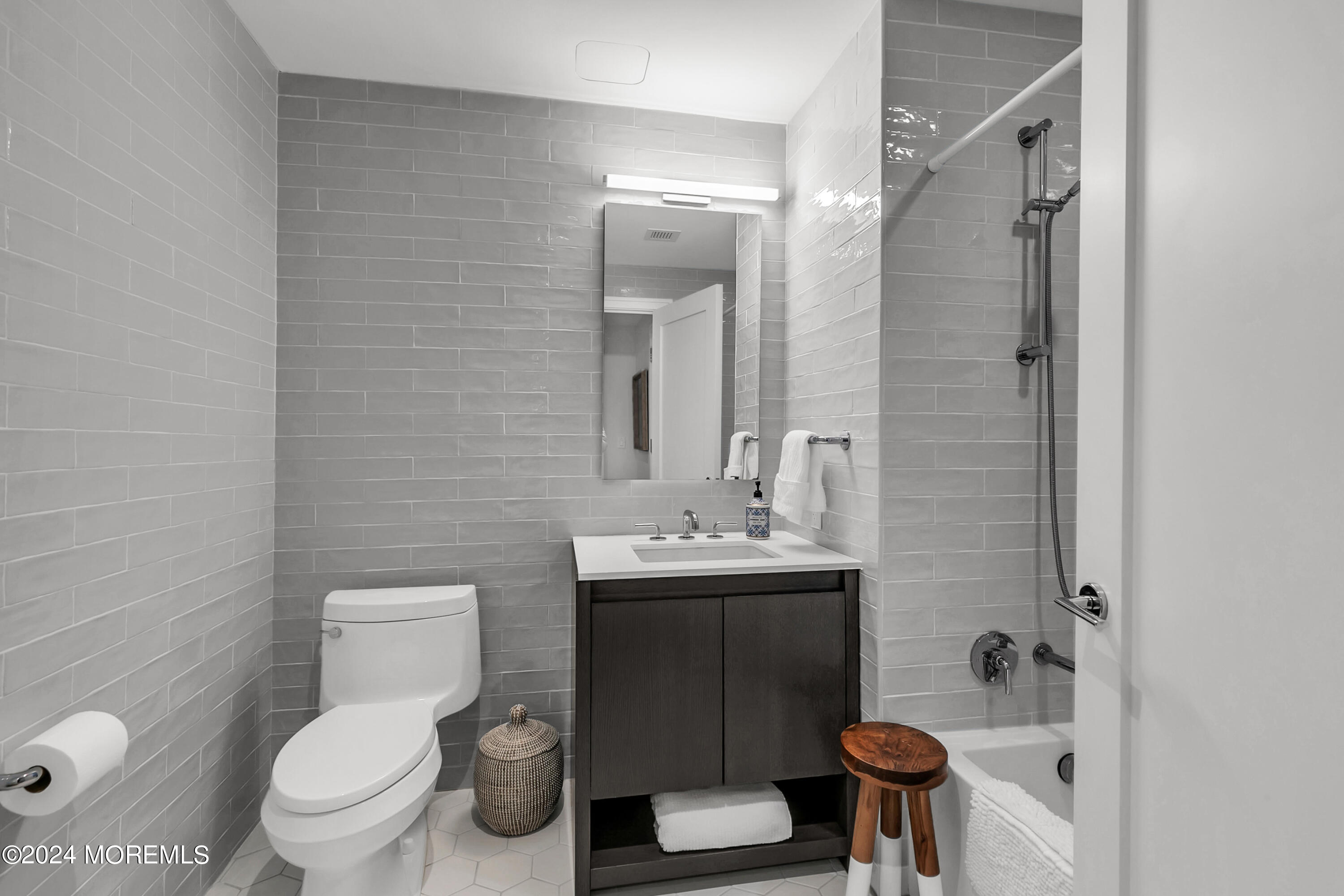 15 Morris Avenue, 604