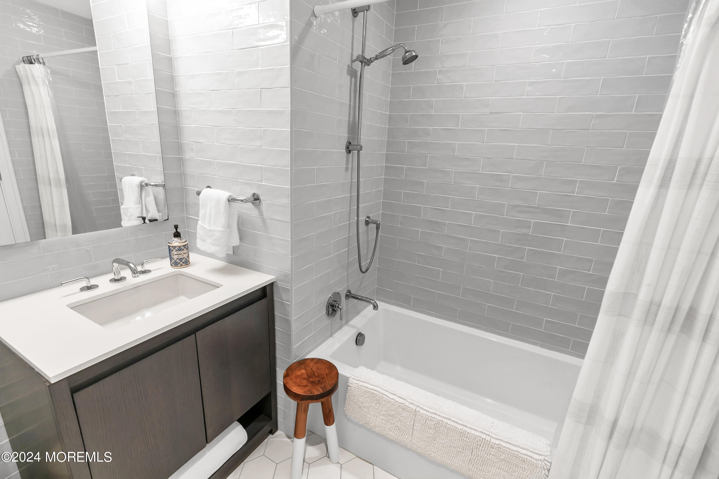 15 Morris Avenue, 604