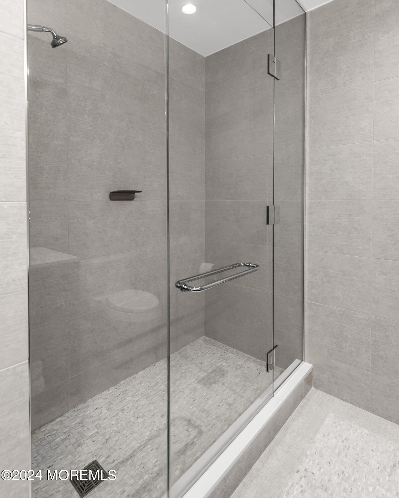 15 Morris Avenue, 604