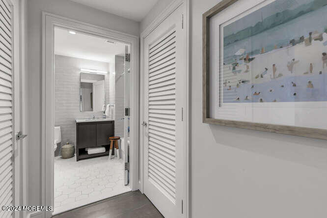 15 Morris Avenue, 604