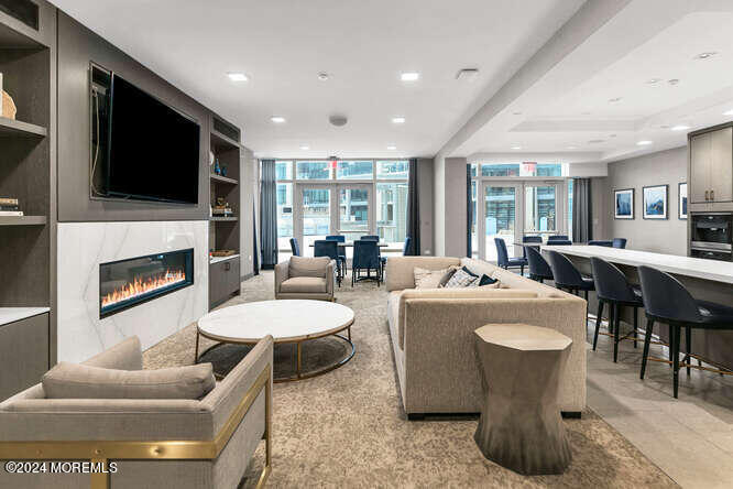 15 Morris Avenue, 604