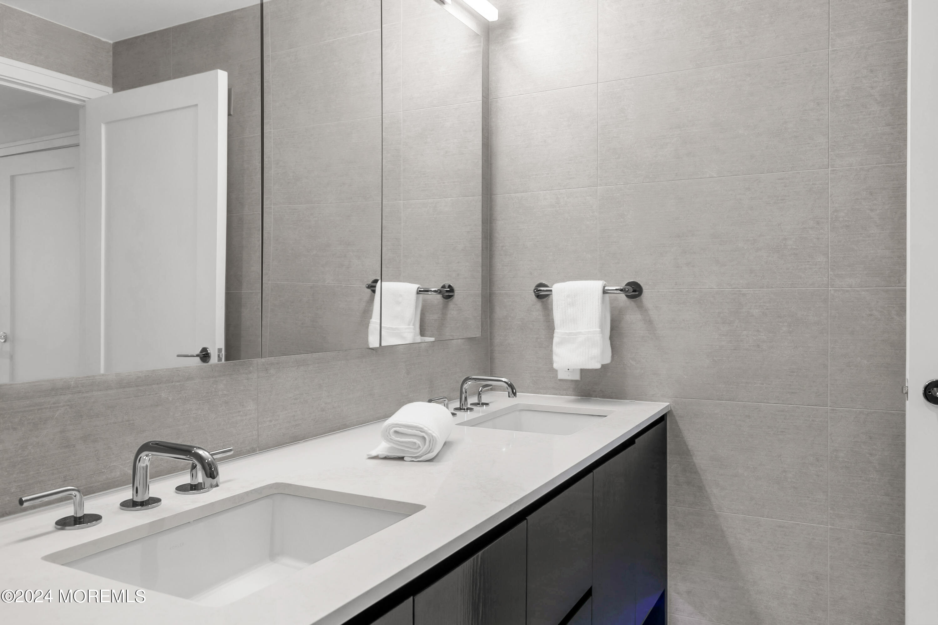 15 Morris Avenue, 604