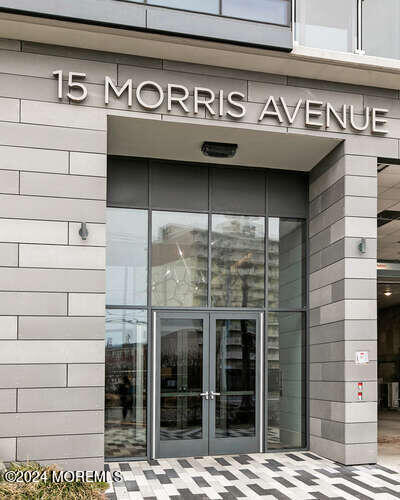 15 Morris Avenue, 604
