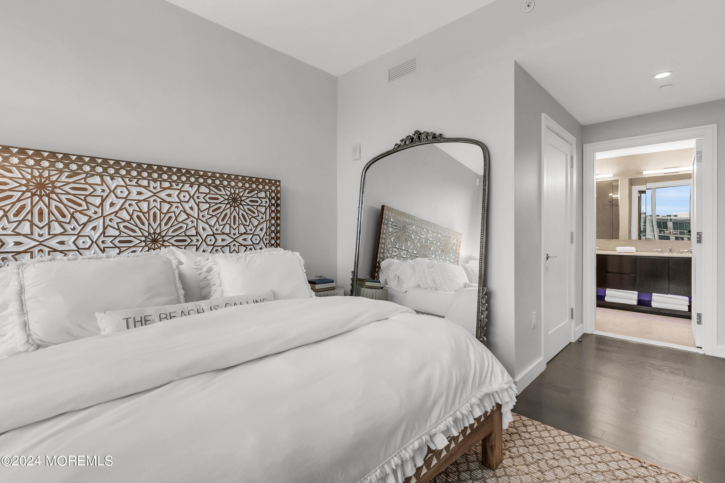 15 Morris Avenue, 604