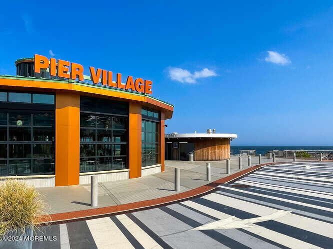 15 Morris Avenue, 604