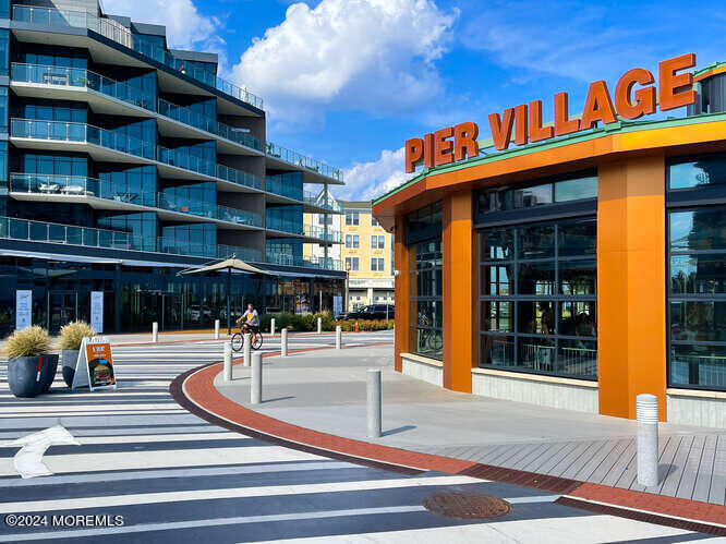 15 Morris Avenue, 604