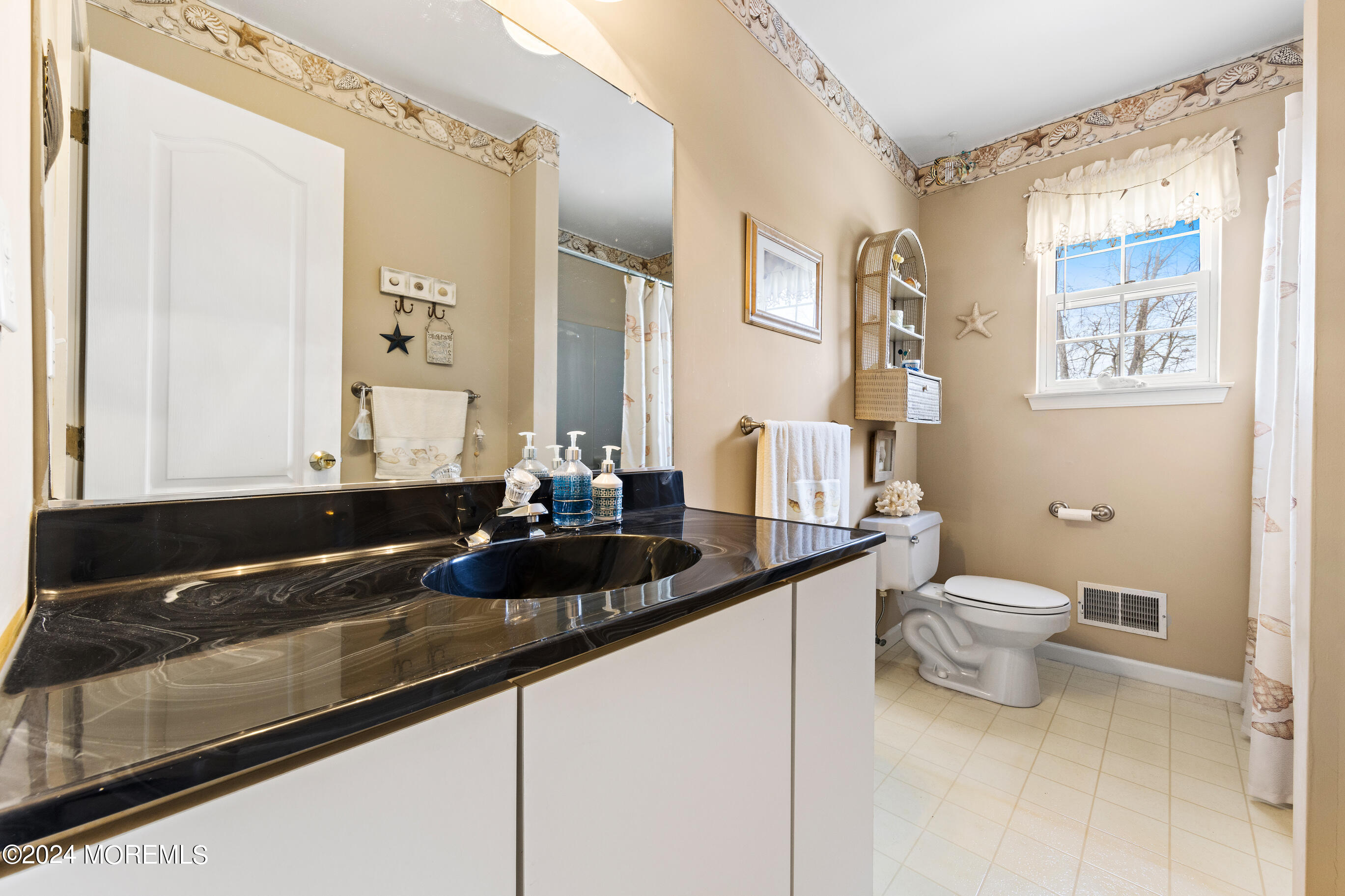 275 S Lakeshore Drive