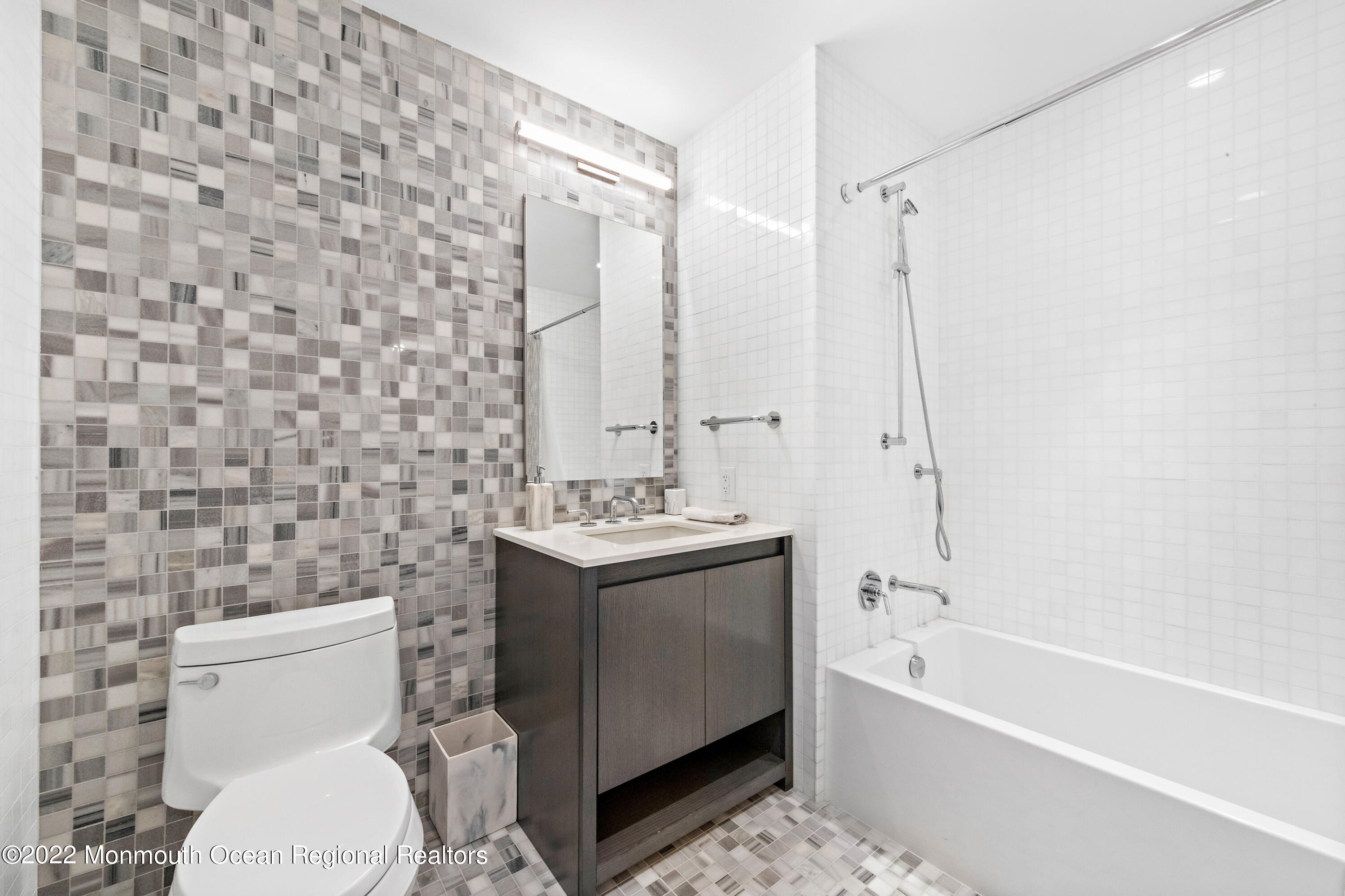 15 Morris Avenue, 202 SUMMER