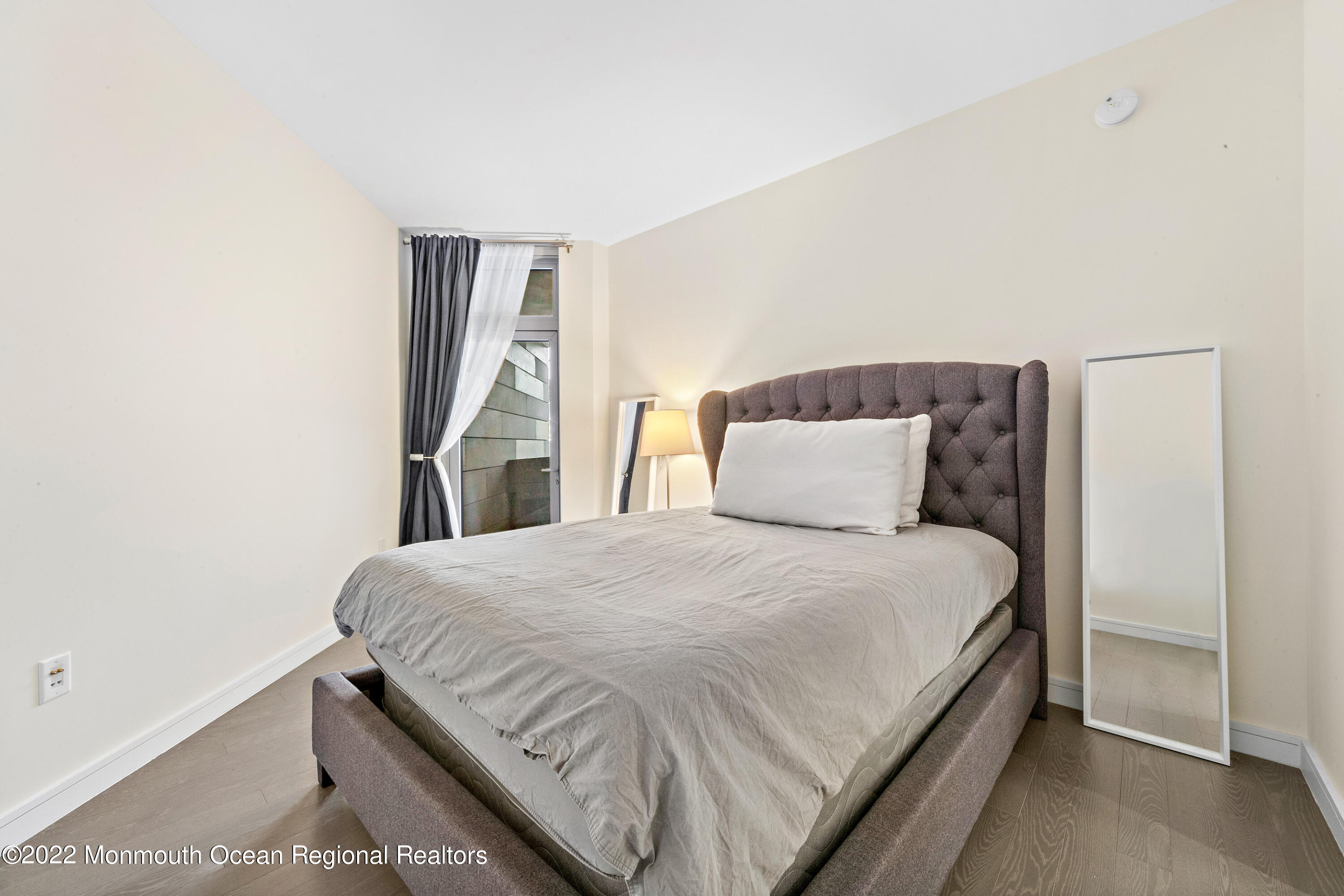 15 Morris Avenue, 202 SUMMER